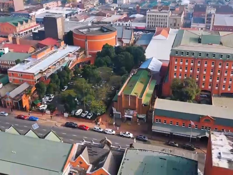 Distinguished Commercial Property For Sale with Prime Exposure & Secure Parking!!! - Photo 4