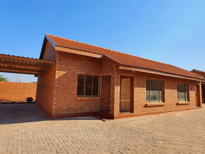 Newly-Built 2 bedroom townhouse to rent in Louis Trichardt