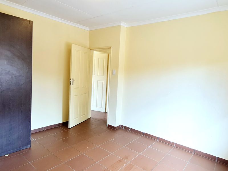 Newly-Built 2 bedroom townhouse to rent in Louis Trichardt - Photo 5
