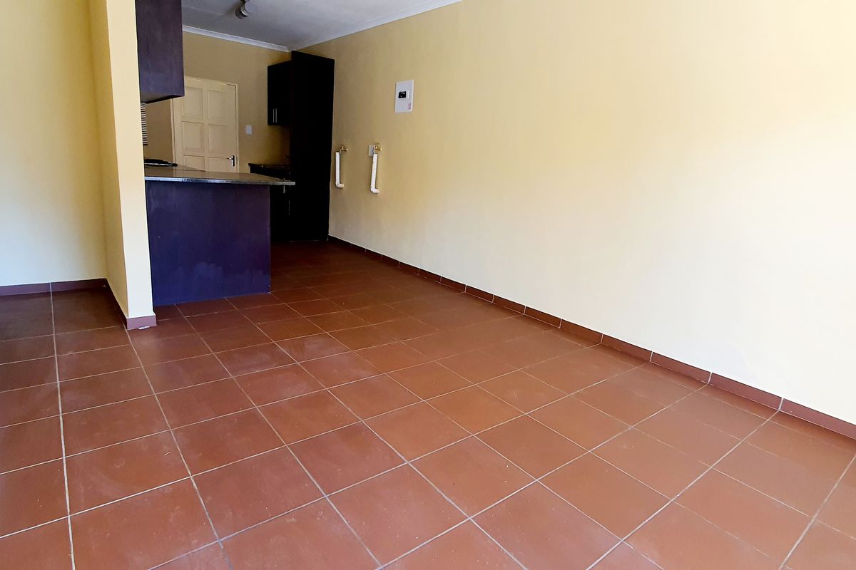 Newly-Built 2 bedroom townhouse to rent in Louis Trichardt - Photo 3