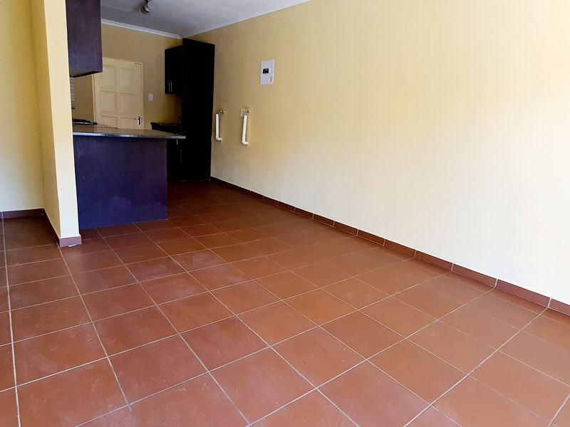 Newly-Built 2 bedroom townhouse to rent in Louis Trichardt - Photo 3
