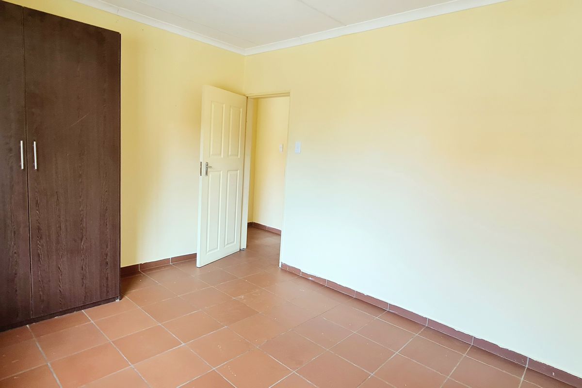 Newly-Built 2 bedroom townhouse to rent in Louis Trichardt - Photo 4