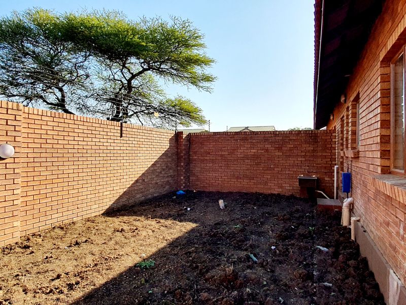 Newly-Built 2 bedroom townhouse to rent in Louis Trichardt - Photo 7