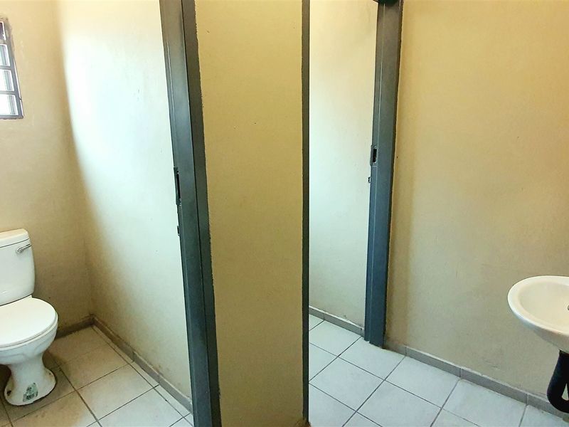 Warehouse to rent in Louis Trichardt - Photo 3