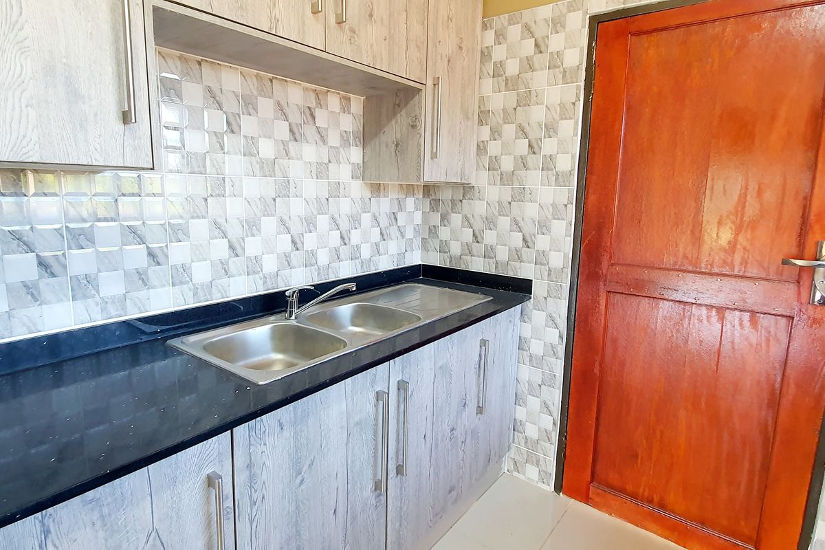 Newly Renovated 2 Bedroom flat to rent in Louis Trichardt - Photo 2