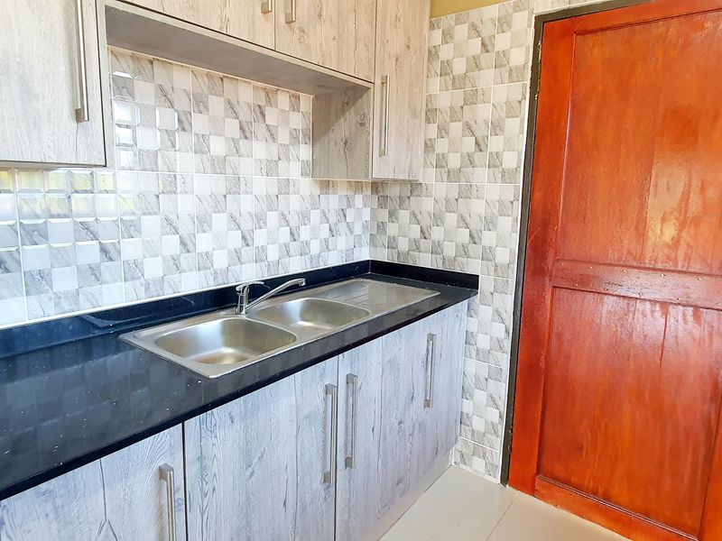 Newly Renovated 2 Bedroom flat to rent in Louis Trichardt - Photo 2