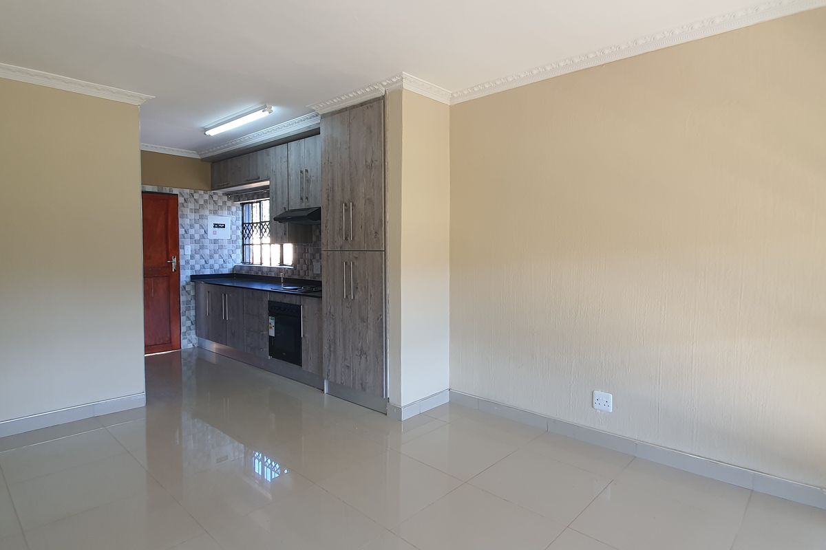 Newly Renovated 2 Bedroom flat to rent in Louis Trichardt - Photo 4