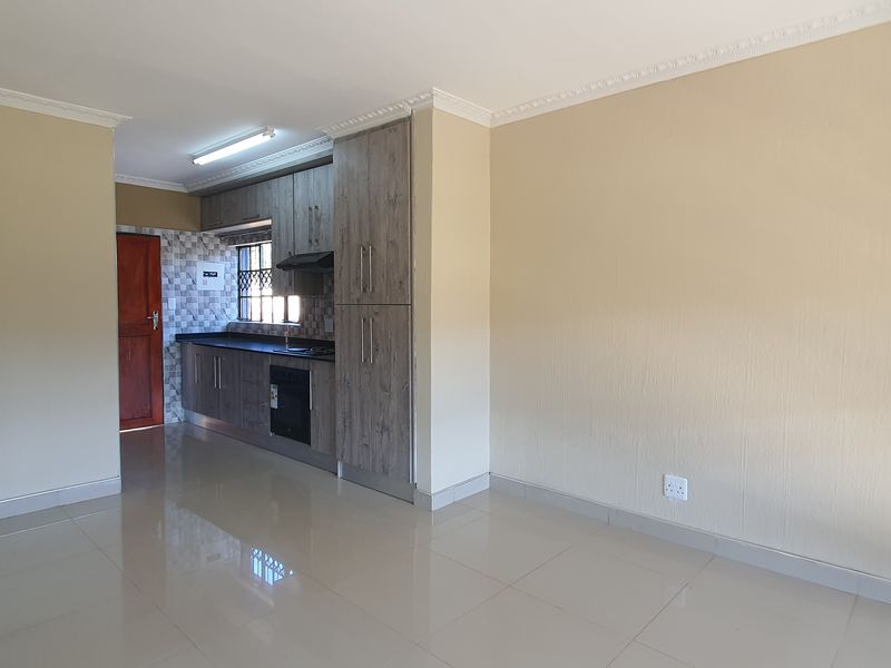 Newly Renovated 2 Bedroom flat to rent in Louis Trichardt - Photo 4