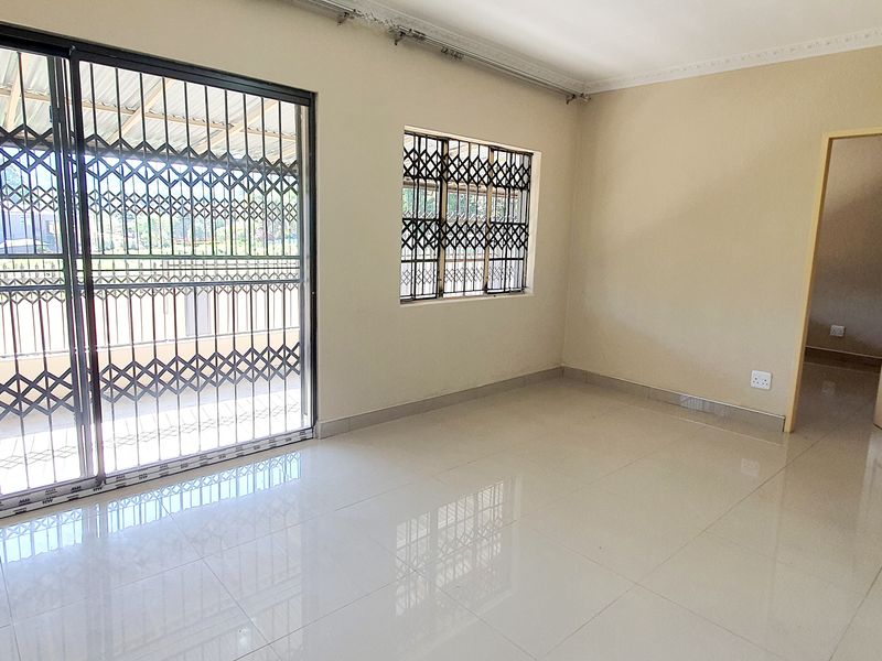 Newly Renovated 2 Bedroom flat to rent in Louis Trichardt - Photo 5