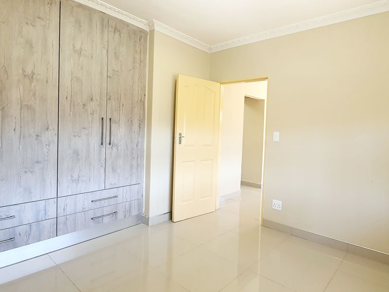 Newly Renovated 2 Bedroom flat to rent in Louis Trichardt - Photo 6