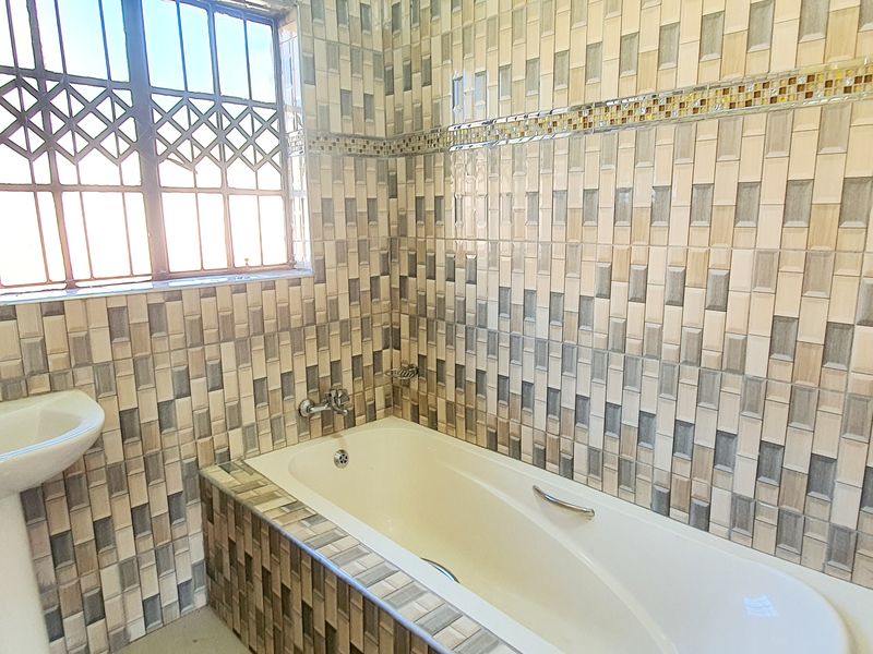 Newly Renovated 2 Bedroom flat to rent in Louis Trichardt - Photo 8