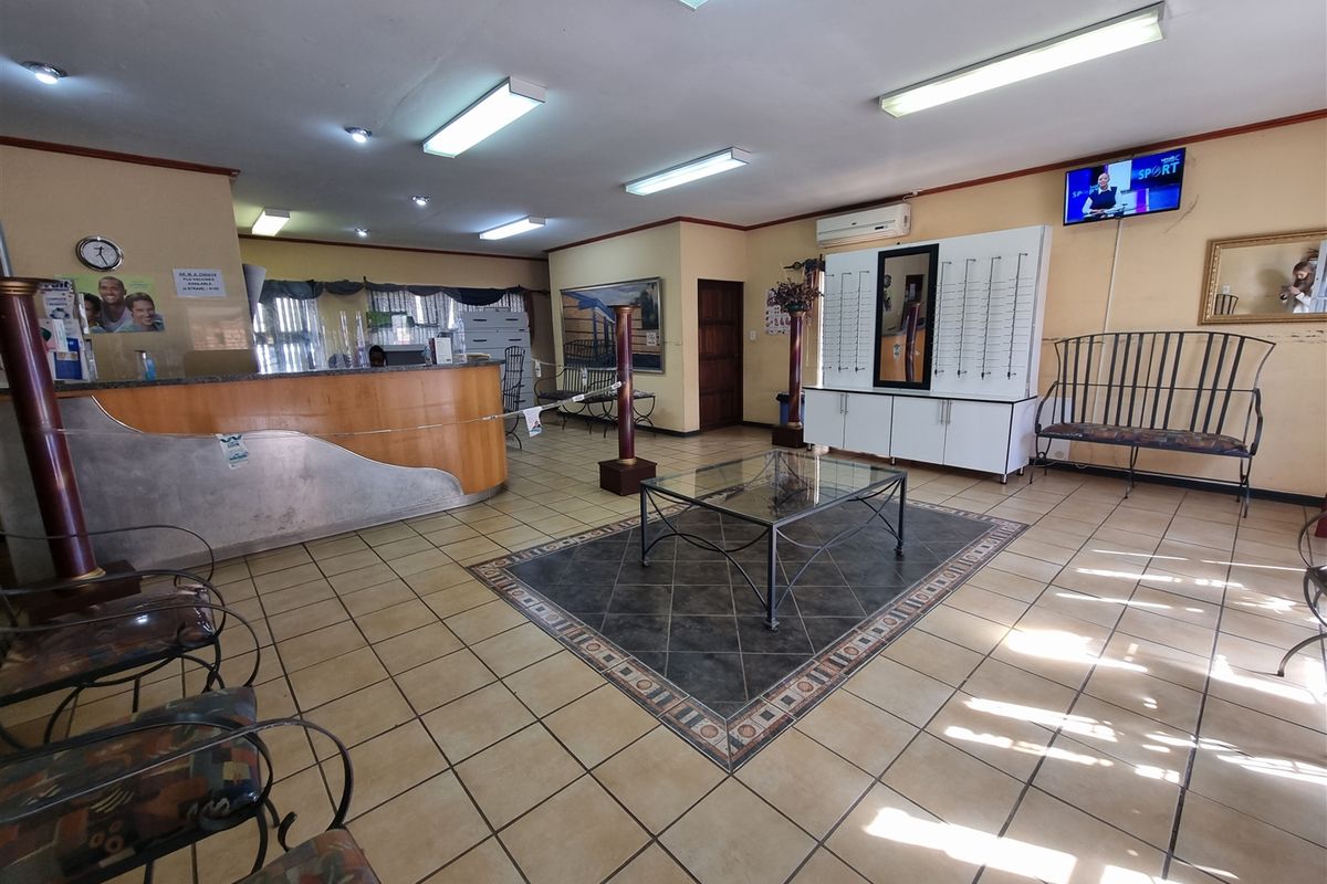 Complex for Sale in Louis Trichardt with 6 Office spaces ! - Photo 4