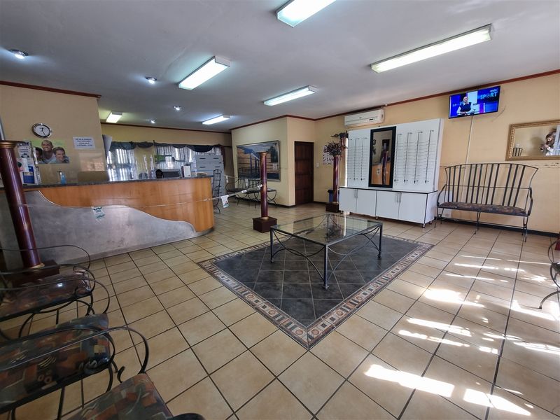 Complex for Sale in Louis Trichardt with 6 Office spaces ! - Photo 4