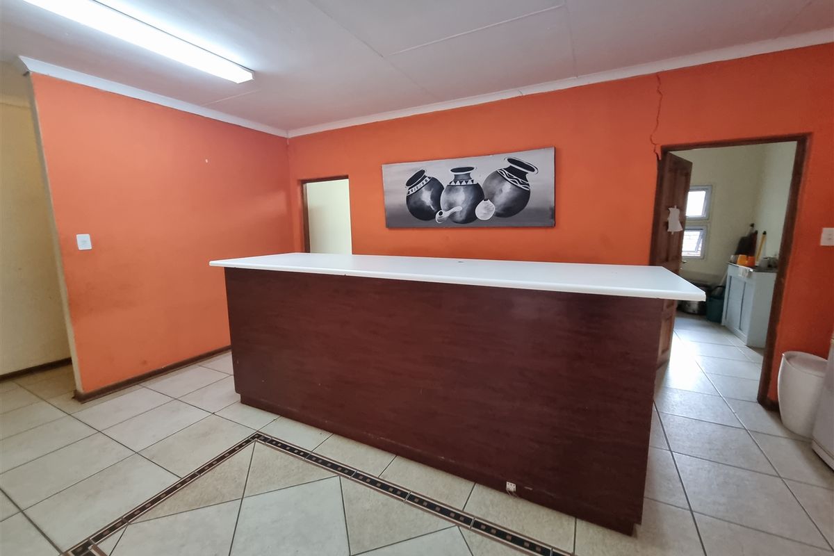 Complex for Sale in Louis Trichardt with 6 Office spaces ! - Photo 3