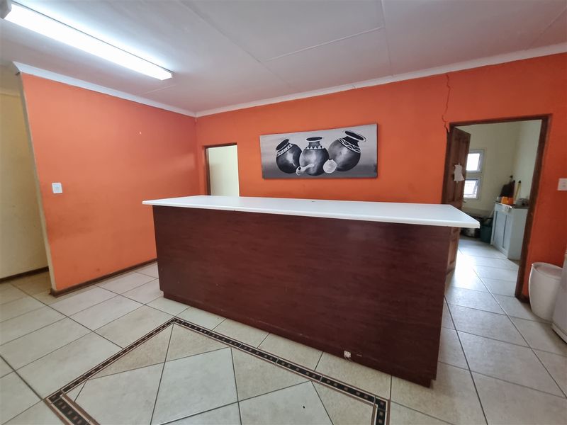 Complex for Sale in Louis Trichardt with 6 Office spaces ! - Photo 3