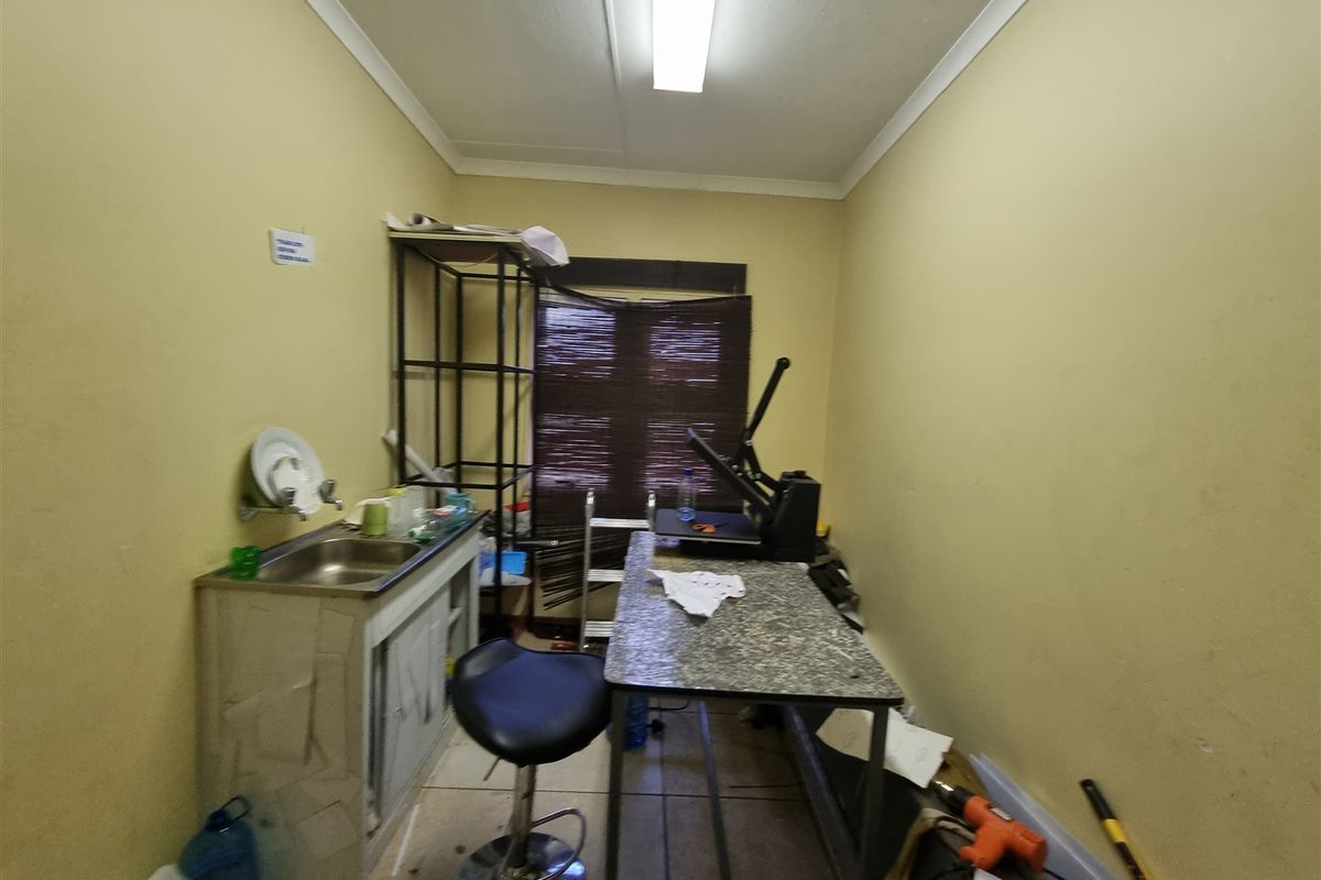 Complex for Sale in Louis Trichardt with 6 Office spaces ! - Photo 5