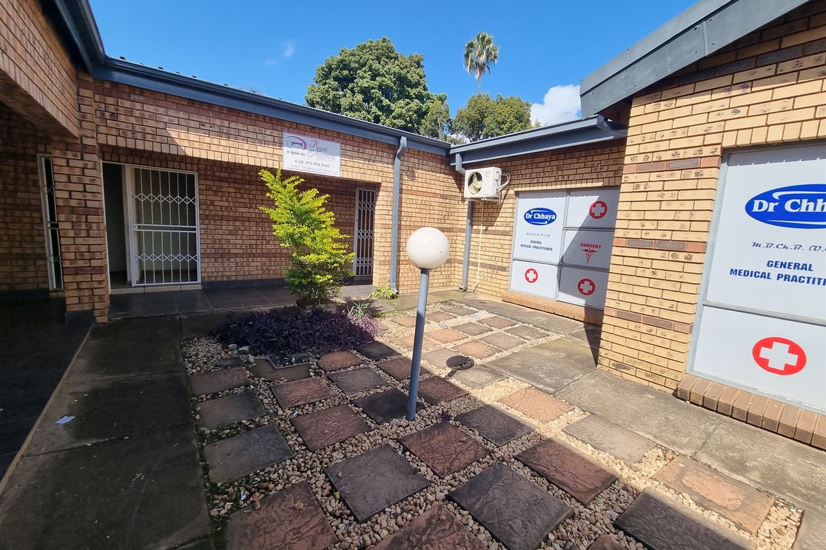Complex for Sale in Louis Trichardt with 6 Office spaces ! - Photo 2