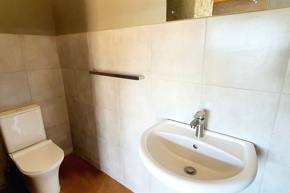 Newly built rooms to rent in New Town, Louis Trichardt - Photo 4