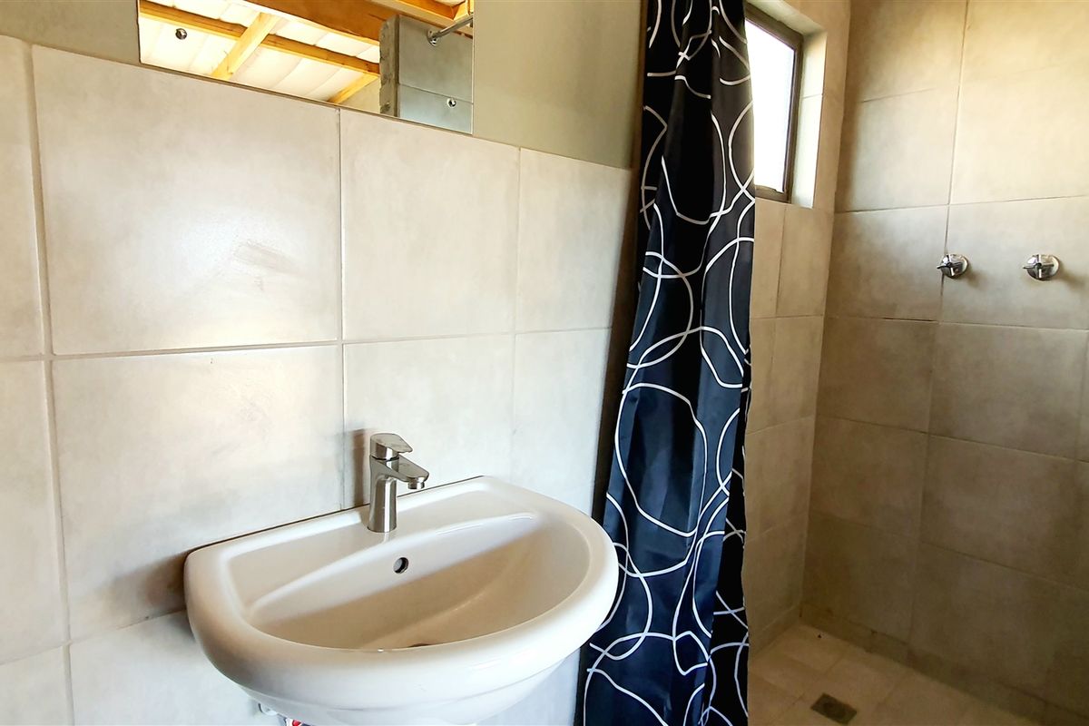 Newly built rooms to rent in New Town, Louis Trichardt - Photo 5