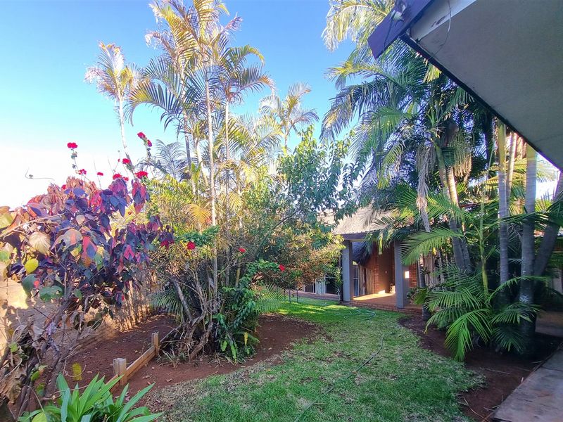 Spacious 5 Bedroom House for Sale in Louis Trichardt! - Photo 10