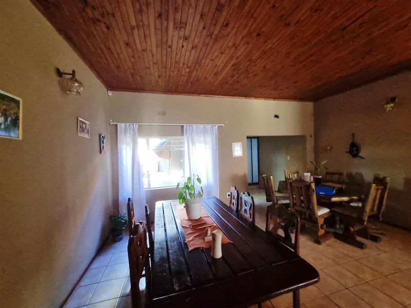 Spacious 5 Bedroom House for Sale in Louis Trichardt! - Photo 5