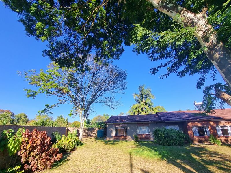 Spacious 5 Bedroom House for Sale in Louis Trichardt! - Photo 2