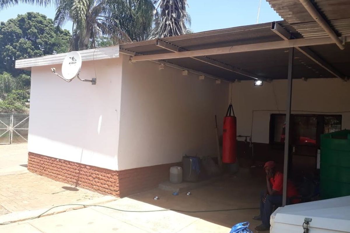 Attention Investors: Property full of potential! - Photo 3