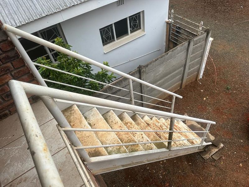 Attention Investors: Property full of potential! - Photo 9