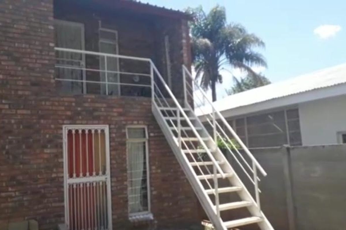 Attention Investors: Property full of potential! - Photo 2