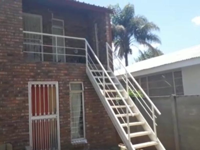 Attention Investors: Property full of potential! - Photo 2