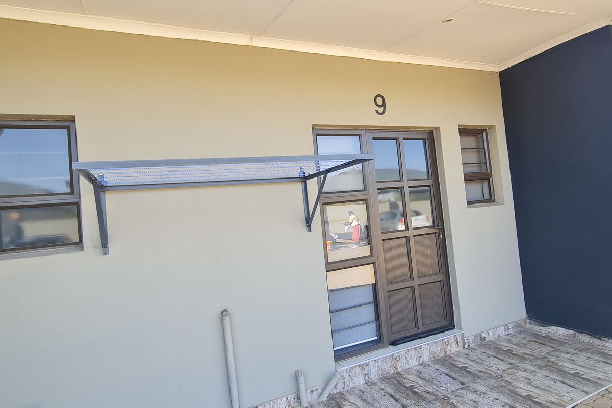 Bachelor Unit for rent in New Town, Louis Trichardt - Photo 2
