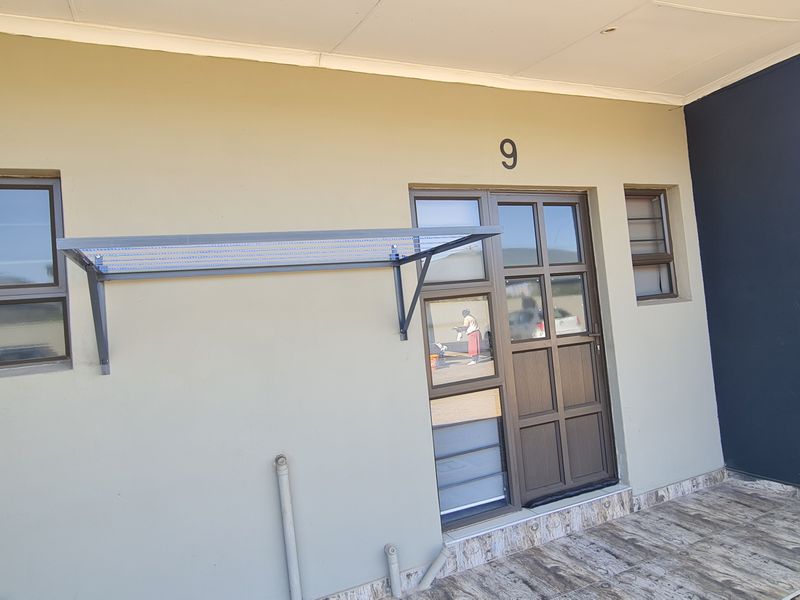 Bachelor Unit for rent in New Town, Louis Trichardt - Photo 2