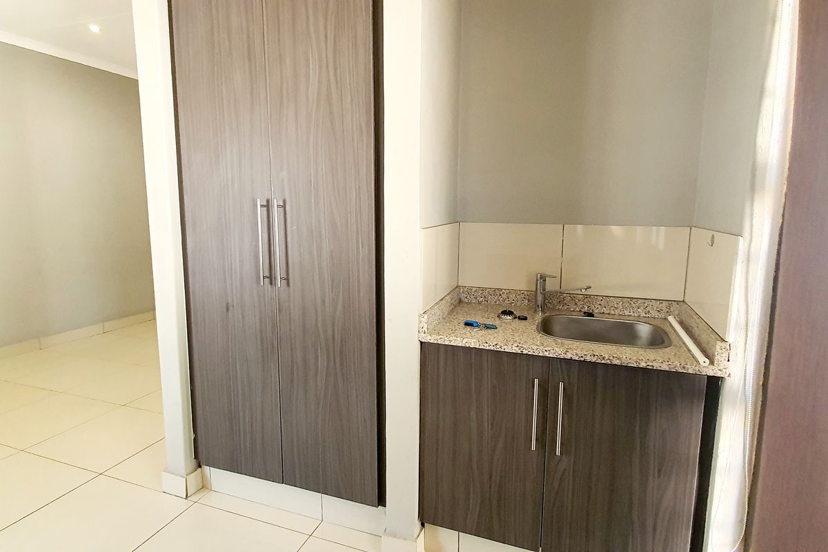 Bachelor Unit for rent in New Town, Louis Trichardt - Photo 4