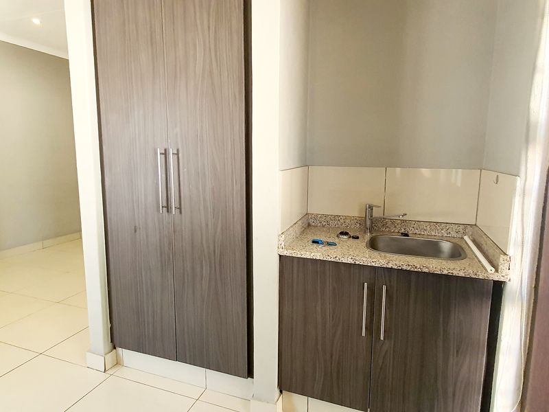 Bachelor Unit for rent in New Town, Louis Trichardt - Photo 4
