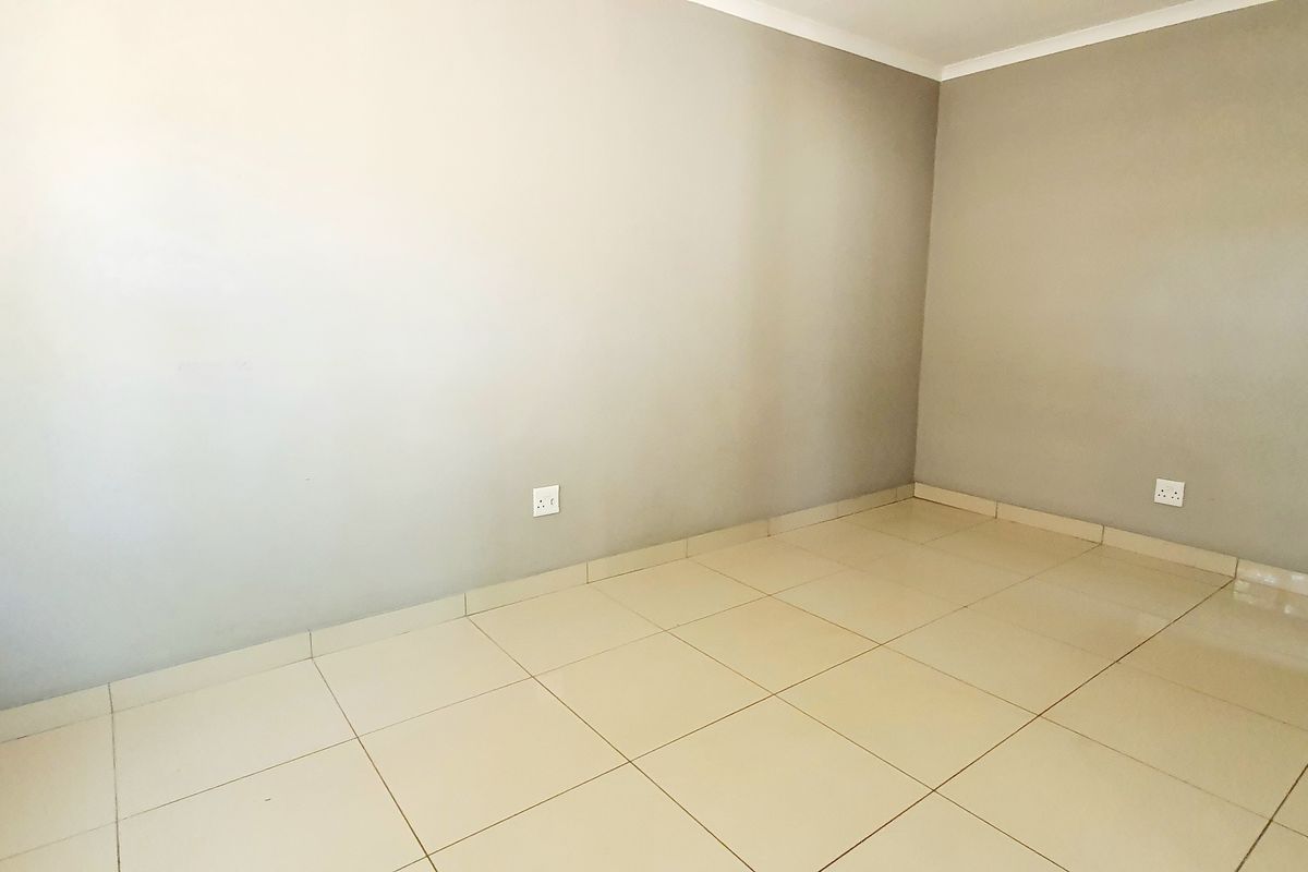 Bachelor Unit for rent in New Town, Louis Trichardt - Photo 5