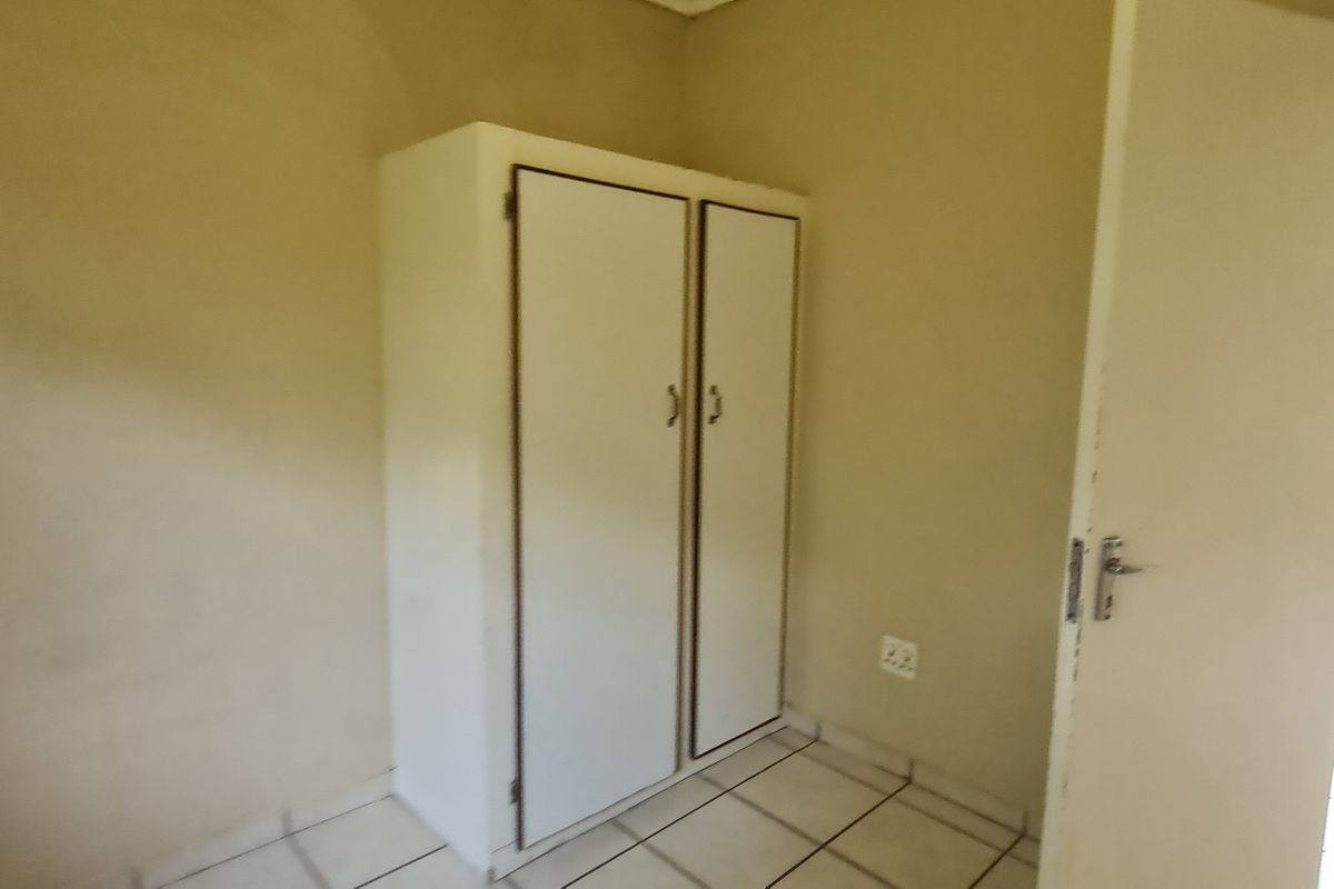 Cozy one bedroom apartment for rent in New Town, Louis Trichardt - Photo 4