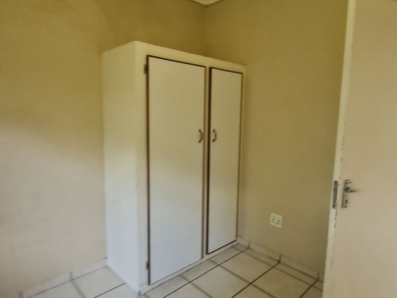Cozy one bedroom apartment for rent in New Town, Louis Trichardt - Photo 4
