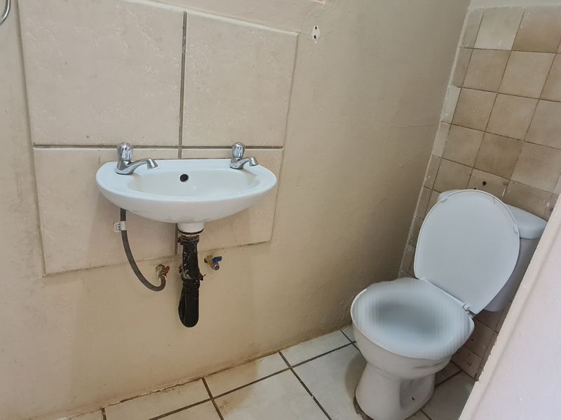 Cozy one bedroom apartment for rent in New Town, Louis Trichardt - Photo 5