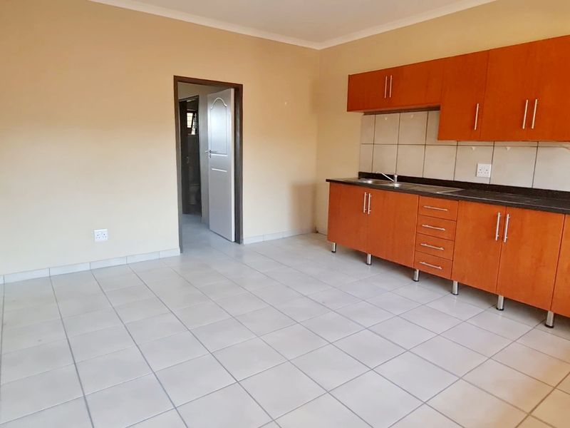 One bedroom Apartment for rent in CBD, Louis Trichardt - Photo 2