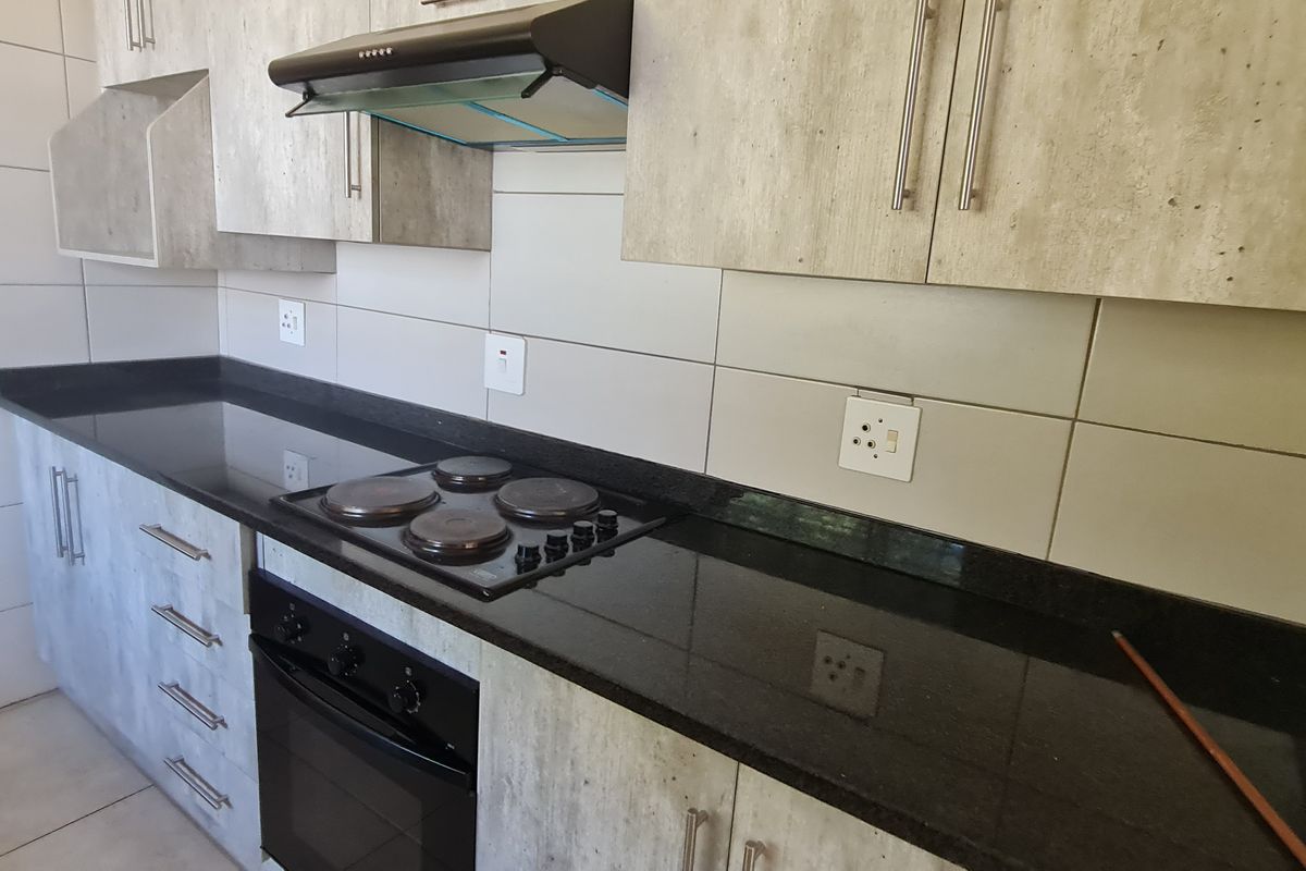 Upmarket 3 bedroom to rent in Louis trichardt - Photo 2