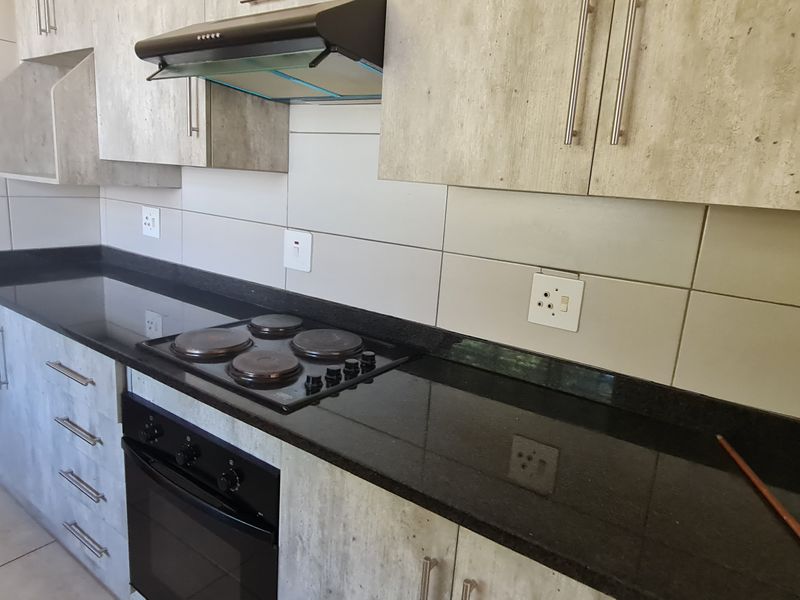 Upmarket 3 bedroom to rent in Louis trichardt - Photo 2