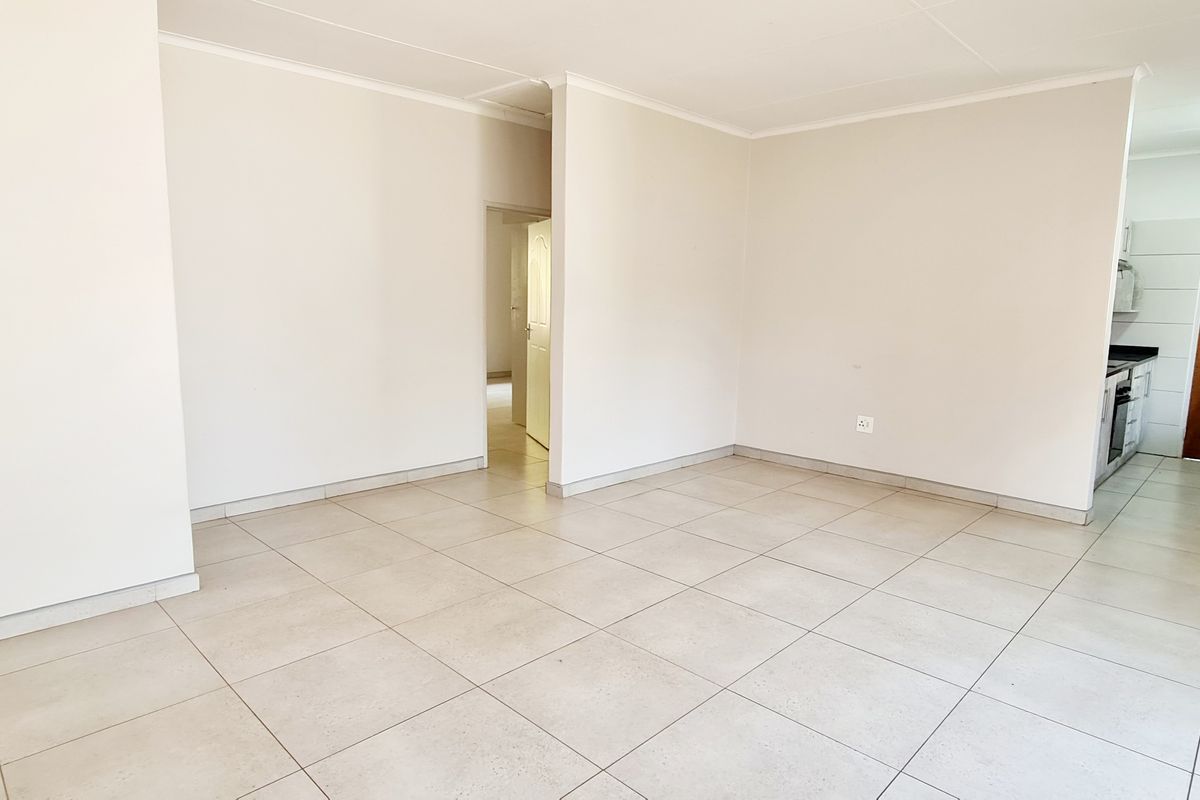 Upmarket 3 bedroom to rent in Louis trichardt - Photo 4