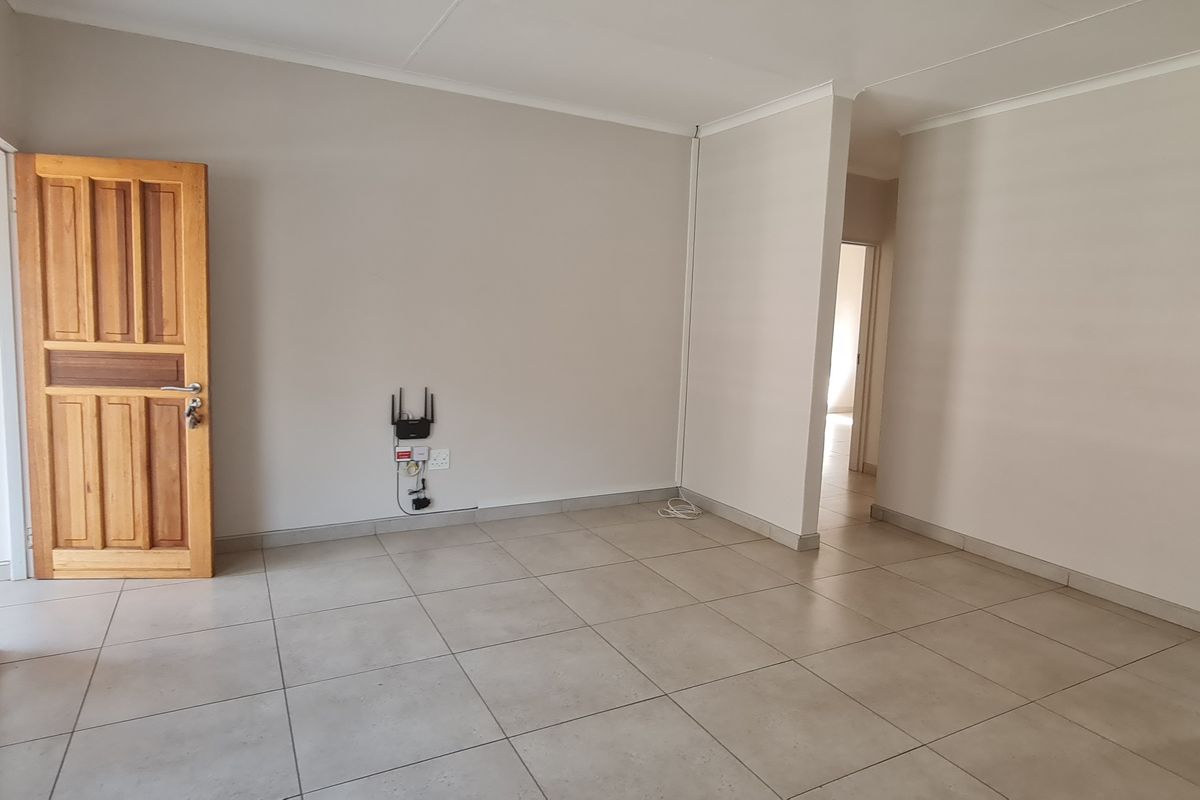Upmarket 3 bedroom to rent in Louis trichardt - Photo 5