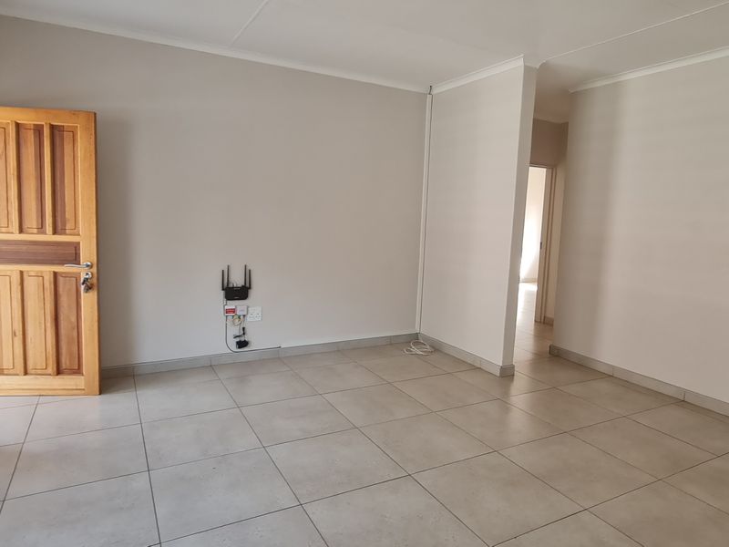 Upmarket 3 bedroom to rent in Louis trichardt - Photo 5