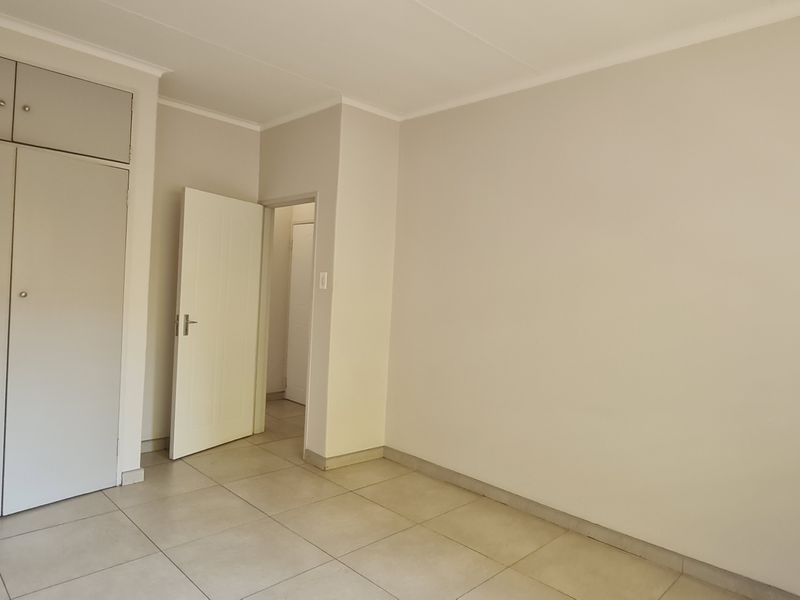 Upmarket 3 bedroom to rent in Louis trichardt - Photo 10