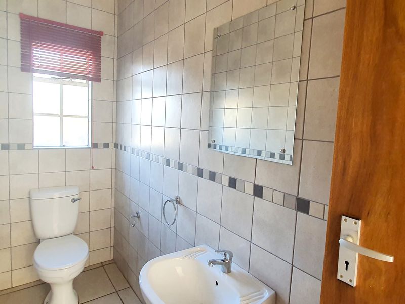 Well-known 2 Bedroom in complex to Rent in CBD area, Louis Trichardt - Photo 4