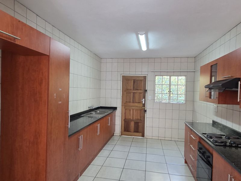 Well-known 2 Bedroom in complex to Rent in CBD area, Louis Trichardt - Photo 3