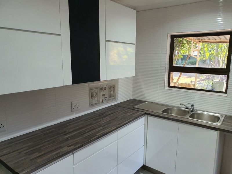 Luxurious  bachelor to rent in CBD, Louis Trichardt - Photo 3