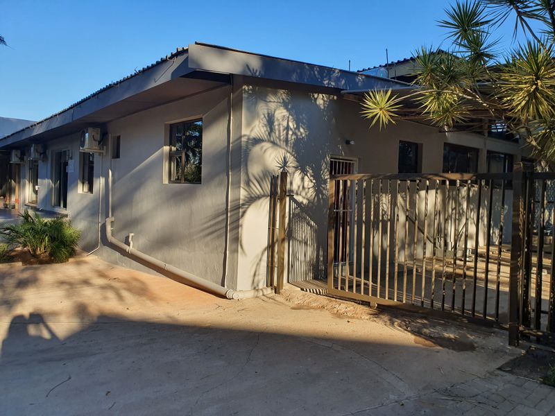 Luxurious  bachelor to rent in CBD, Louis Trichardt - Photo 8