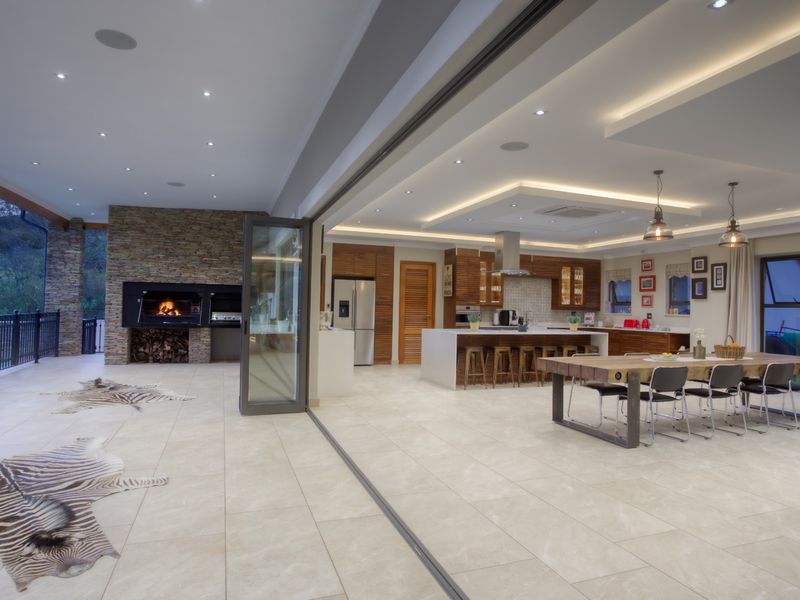 Immaculate 6 bedroom Dream Home - Photo 4